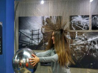 Наука творит историю