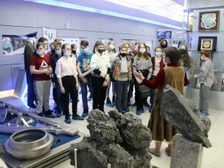 «Стартуют в космос корабли»