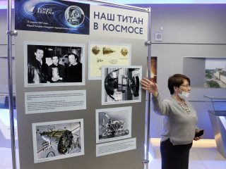 «Стартуют в космос корабли»