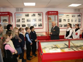 Информационно-выставочный зал АО «Электромашиностроительный завод «ЛЕПСЕ»