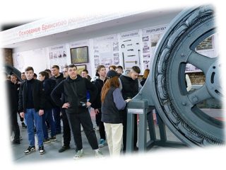 Прошлое порой скрывает куда больше, чем будущее