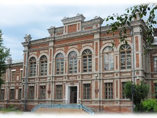 Прошлое порой скрывает куда больше, чем будущее