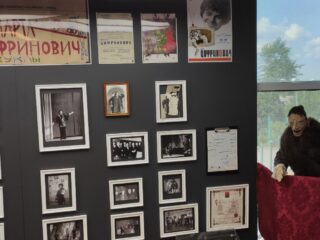 «На память о времени, куклах и о себе»